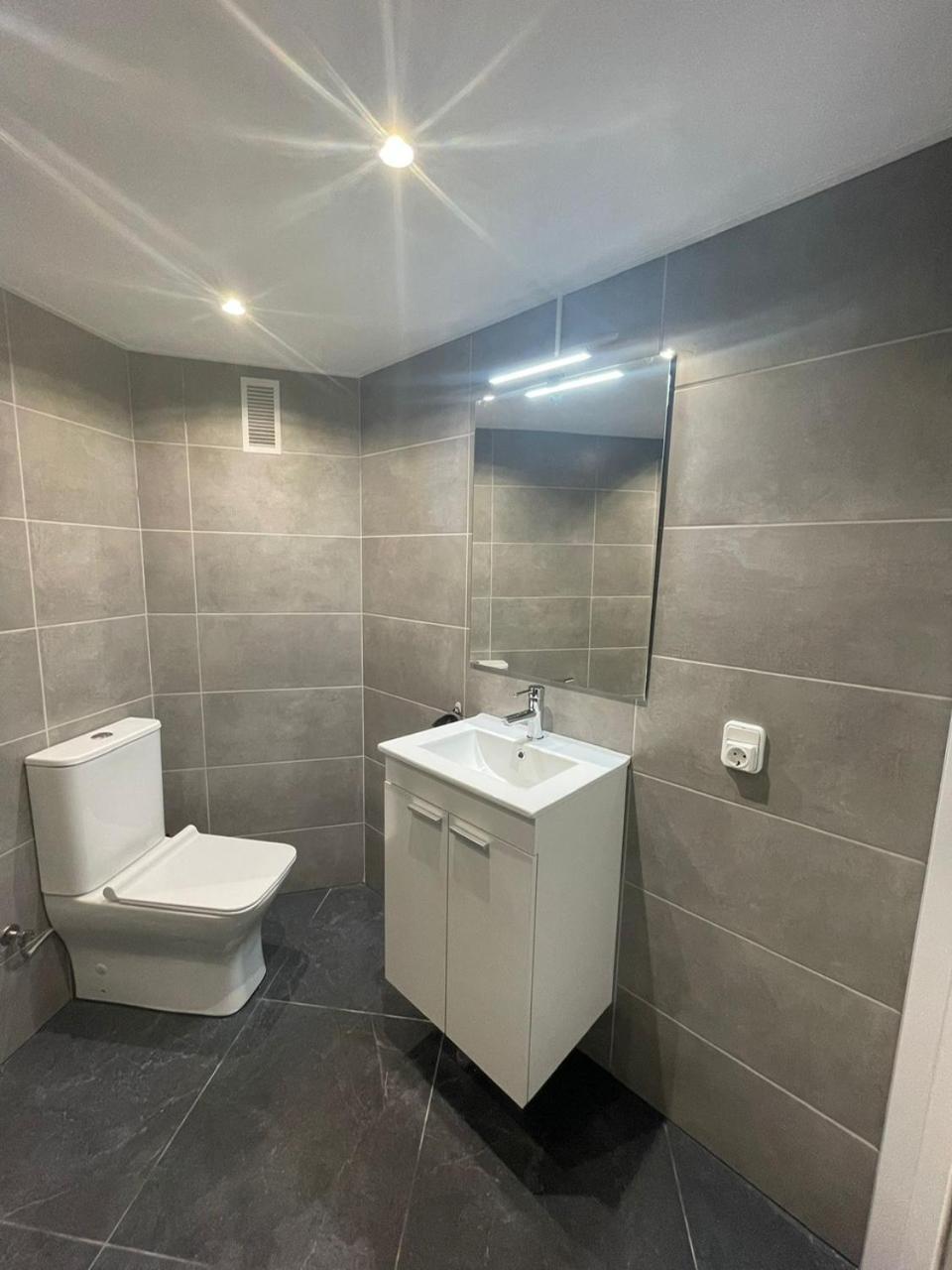 Edificio Gijon Newly Renovated Two-Bedroom Apartment Benidorm Eksteriør bilde